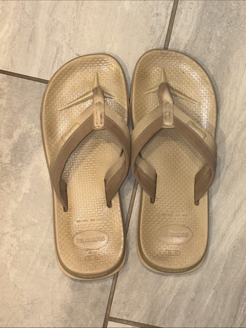 Havaianas men’s Metallic Gold/Bronze Flip Flop Sandals 11